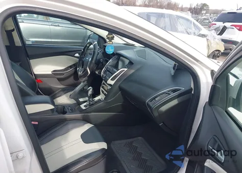 2013 Ford Focus Titanium z USA, uszkodzony, nr VIN 1FADP3N26DL108626